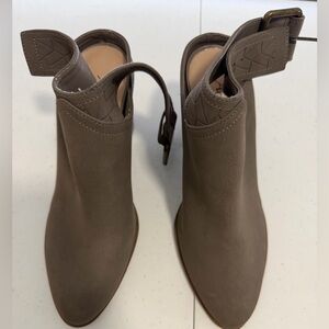 American Eagle Outfitters Taupe Ankle Booties